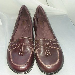Final $. CLARKS COMFORT SHOES LEATHER LOAFER 11M